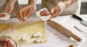 Кидаю 2 щепотки в куриный фарш — и пельмени сочнее, чем у шефа: вкус — просто рай для гурманов