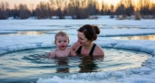 Стоит ли привлекать детей к крещенским купаниям: вред и польза, советы родителям