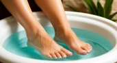 Одна ложка на 3 литра воды, и пятки станут гладкими, как у младенца: эффективный метод домашнего ухода за ногами