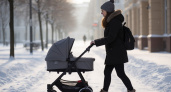 Москвички превратили свои детские коляски в снегоуборщики