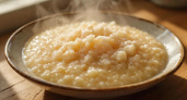 Секреты идеальной манной каши: как сварить густую, нежную и точно без единого комочка