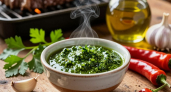 Чимичурри без хлопот: готовим аргентинский соус прямо дома. Свежий, пряный, пикантный — суперкомпаньон для мяса и рыбы