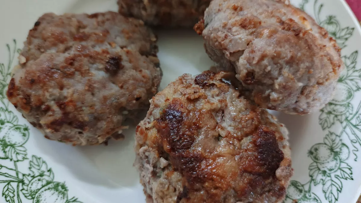 Вот так жарят котлеты с картошкой: научили бесподобному рецепту и я забыла про хлеб. Таких пышных и вкусных еще не ела