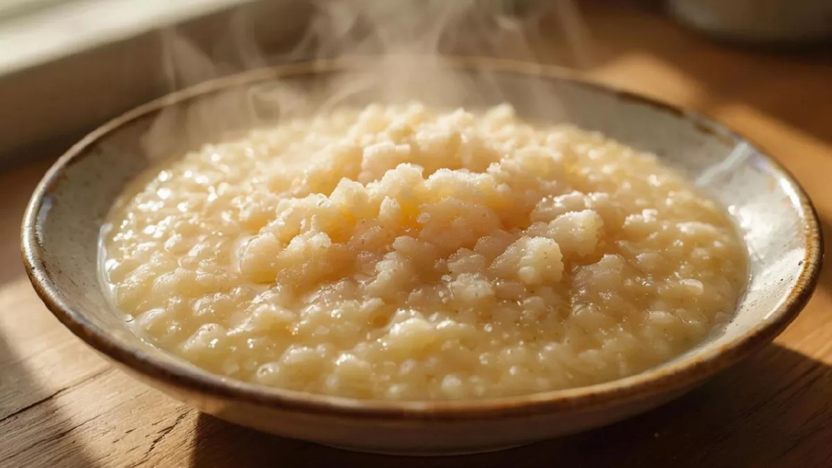 Секреты идеальной манной каши: как сварить густую, нежную и точно без единого комочка