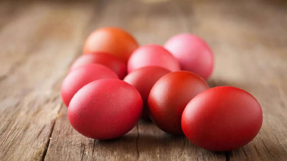 Химия — прошлый век: для окрашивания пасхальных яиц в красный есть и другое средство. Не скорлупки, а драгоценные рубины