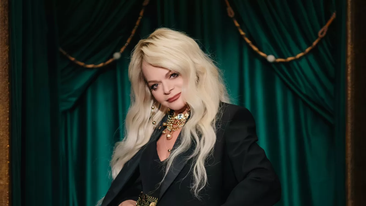 Лариса Долина потребовала через суд 176 миллионов рублей у мошенников