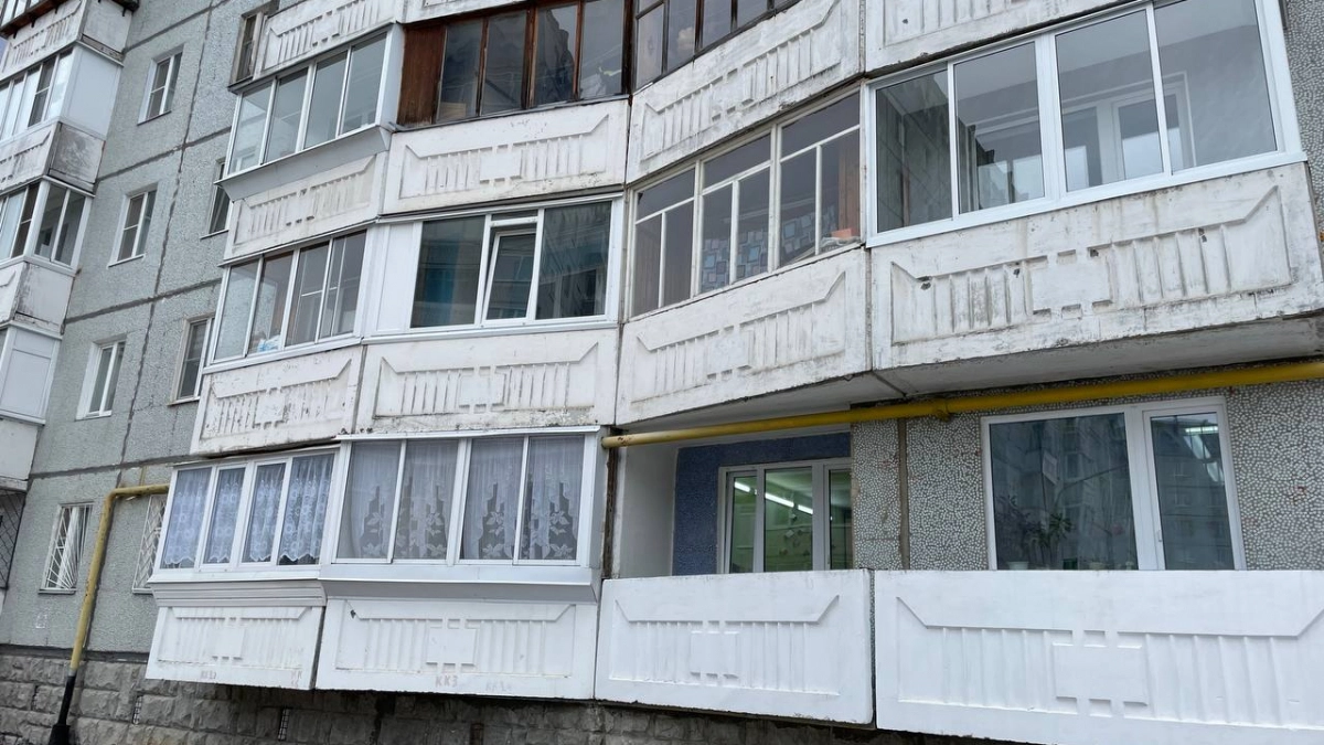 Эксперт Евгений Машаров предупредил россиян о штрафе за хранение мебели на балконе