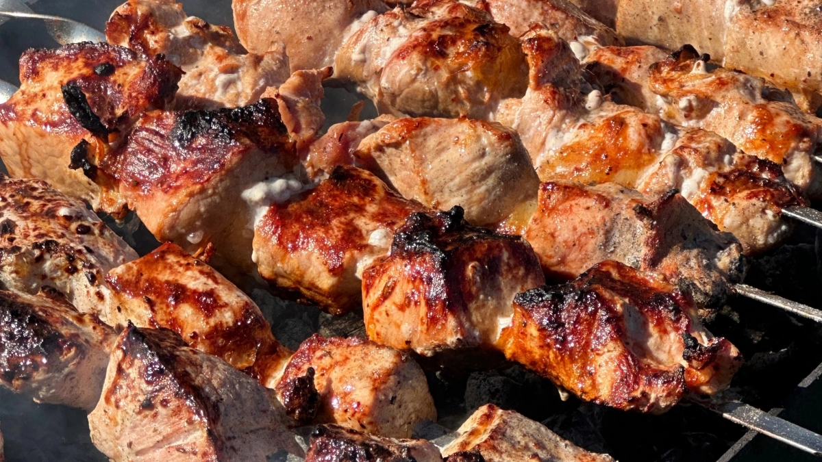 Юрист Иван Курбаков объяснил, что за нарушение правил безопасности при жарке шашлыка грозит штраф